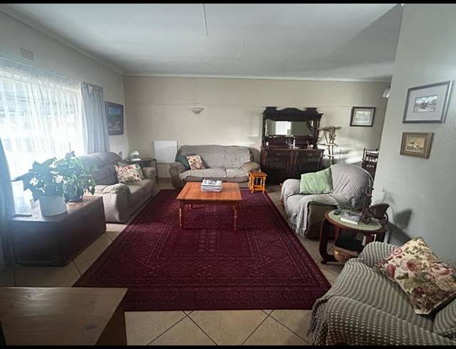 4 BEDROOM HOUSE FOR SALE IN FLORAPARK